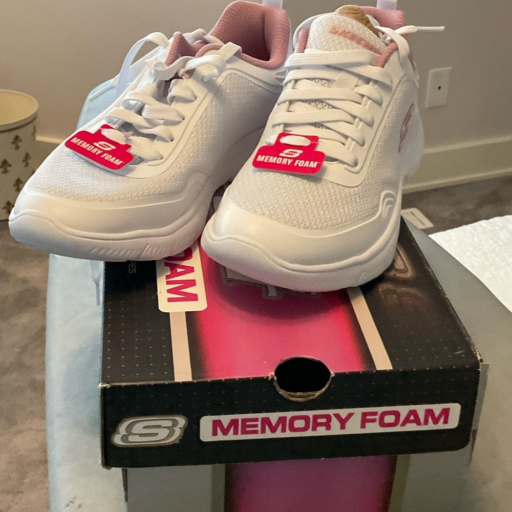 Skechers women’ white and Pink Memory Foam Sneakers
